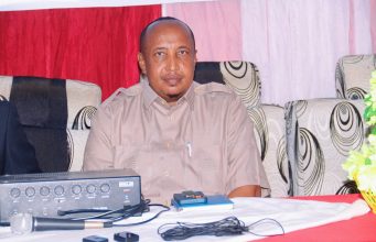 Wasiir ku xigeenka Wasaaradda Gaadiidka iyo Duulista Hawada Jubbaland oo kulan laqatay bulshada Degmada dhobley