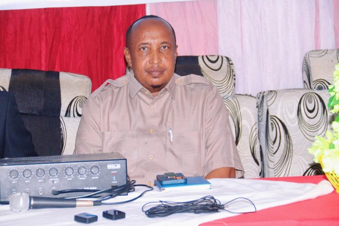 Wasiir ku xigeenka Wasaaradda Gaadiidka iyo Duulista Hawada Jubbaland oo kulan laqatay bulshada Degmada dhobley