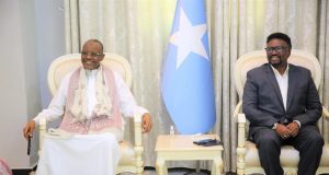 Guddoomiyihii hore Baarlamaanka Federaalka Soomaaliya iyo wafdi uu hoggaaminayo oo ku wajahan yihiin Magaalada Baydhabo