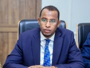 Hay’adda NIRA oo qaadasha Kaarka Aqoonsiga Qaranka lacag ka dhigaysa