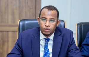 Hay’adda NIRA oo qaadasha Kaarka Aqoonsiga Qaranka lacag ka dhigaysa