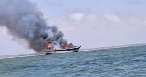 Doon ganacsi oo laga leeyahay India oo ku gubtay Xeebaha Soomaaliya