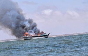 Doon ganacsi oo laga leeyahay India oo ku gubtay Xeebaha Soomaaliya