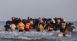 In ka badan 30 Muhaajiriin ah oo ku geeriyootay doon kula degtay Xeebaha dalka Tunisia