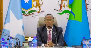 Madaxweynaha Hirshabeelle oo xil ka qaadis ku sameeyay guddoomiyahii gobolka Hiiraan