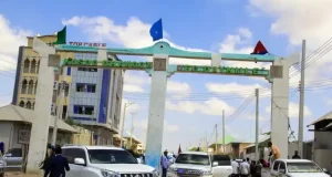 Xiisad ka dhalatay xilka qaadistii lagu sameeyey taliyaha saldhigga Dayniile