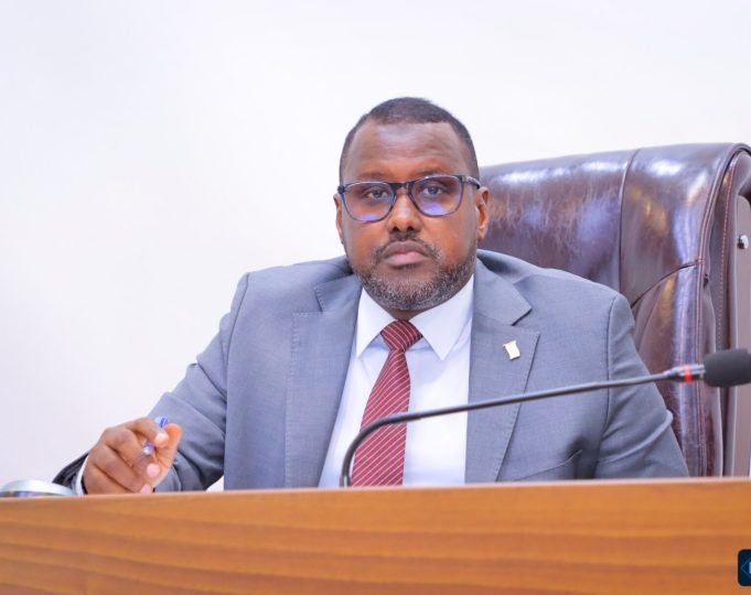 149 Xildhibaan oo laga jarayo gunnada bishaan