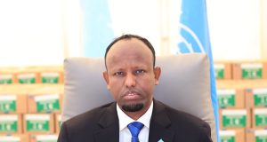 Wasiirka Caafimaadka Soomaaliya oo hortagaya Baarlamaanka si wax looga weydiiyo Hooyo Ku hor foolatay Isbitaalka Banaadir