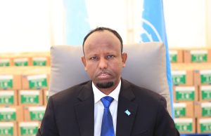 Wasiirka Caafimaadka Soomaaliya oo hortagaya Baarlamaanka si wax looga weydiiyo Hooyo Ku hor foolatay Isbitaalka Banaadir