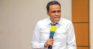 MW Tanzania oo Golaha Wasiirrada ka reebtay Wasiirkii Soomaaliga ah ee dhaqaalaha badan dalkaas soo geliya