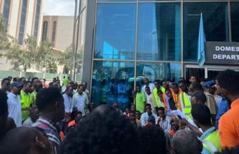 Shaqaalaha Garoonka Diyaaradaha Aden Cadde oo Shaqo Joojin Sameeyay