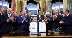 Dowladda Mareykanka oo 43 maalin ka dib billaabeysa bixinta mushaaradka iyo howlaha hakadka galay