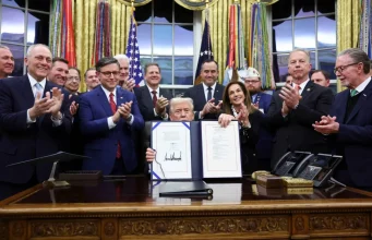 Dowladda Mareykanka oo 43 maalin ka dib billaabeysa bixinta mushaaradka iyo howlaha hakadka galay