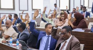 Xidlhibaanada golaha shacabka oo dood adag kayeeshay Sharciga dembiyada kufsiga iyo anshax xumada