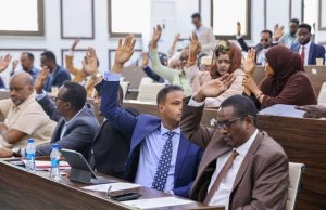 Xidlhibaanada golaha shacabka oo dood adag kayeeshay Sharciga dembiyada kufsiga iyo anshax xumada