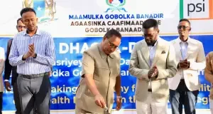 Guddoomiye Mungaab oo dhagax dhigay dhismaha 18 Xarumood