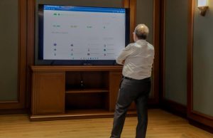 Doorashada hoosaadka xisbiga JSP oo Madaxweyne Hassan Sheikh oo computer ku soo kala saaranaya