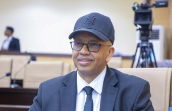 Senator Dubbe oo sheegay in nidaamka dal-ku-galka Soomaaliya uu dhibaato ku hayo dadka reer Somaliland