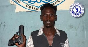 Booliiska gobolka Banaadir oo gacanta kusoo dhigay askari ku eedeysan dilka Wiil safar u ahaa dalka Mareykanka