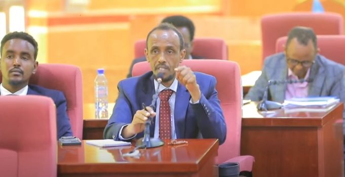 Baarlamaanka Puntland oo la hordhigay qaraar ku saabsan in uu Khaadka ka mamnuuco deegaannada maamulkaas