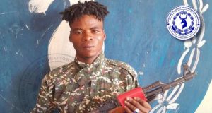 Booliiska Soomaaliya oo gacanta kusoo dhigay askari ku eedeysan qalqal galin dadweyne