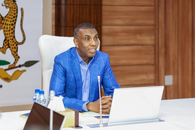 Ra’iisul wasaare Xamse oo u jawaabay Donald Trump