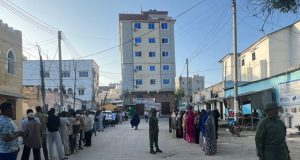 Shacabka Muqdisho oo 58 sano saaka u dareeray Doorasho Qof & Cod ah oo lagu muransanyahay