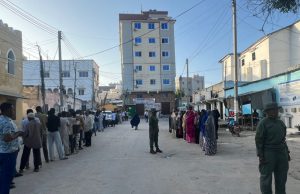 Shacabka Muqdisho oo 58 sano saaka u dareeray Doorasho Qof & Cod ah oo lagu muransanyahay