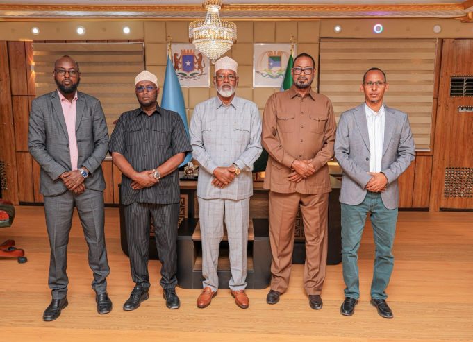 Madaxweynaha Jubaland oo maanta si rasmi ah u saxiixay saddex xeer oo muhiim ah