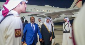 Madaxweynaha Waqtigiisa sii dhammanaya ee xasan sheekh oo Gaaray Dalka Qadar+sawirro