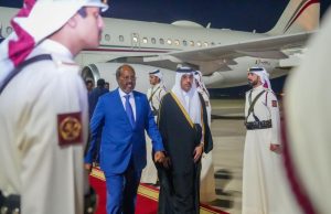 Madaxweynaha Waqtigiisa sii dhammanaya ee xasan sheekh oo Gaaray Dalka Qadar+sawirro