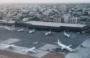 Imaaraadka oo agabkiisa militari kala baxay Muqdisho kadib maalmo lagu murunsanaa