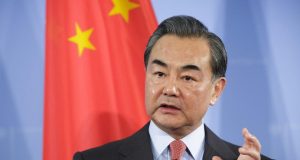 Wasiirka Arrimaha dibeda China oo ka baaqday safarkii maanta ee Muqdisho