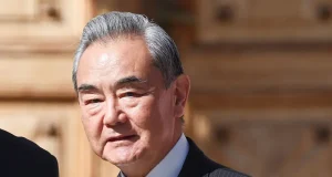 Wasiirka Arrimaha Dibadda Shiinaha oo Booqanaya ku imaanaya Soomaaliya