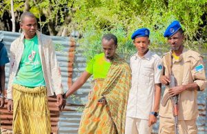 Ciidanka Booliska Afmadow oo qabtay rag ku lug lahaa ugaarsiga sharci-darrada ah