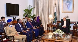 Wasiirka Arrimaha Gudaha Soomaaliya oo Islamabad kula kulmay Madaxweynaha Pakistan