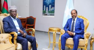 Madaxweyne Xasan Sheekh oo kulan siyaasadeed kula yeeshay Muqdisho Madaxweynihii hore Shariif Sheekh Axmed