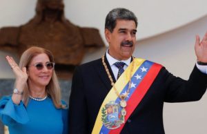 Ciidamada Maraykanka oo qabtay Madaxweynihii Venezuela iyo xaaskiisa