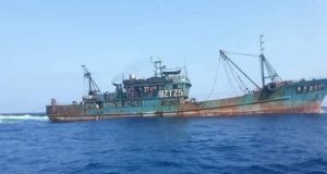 Markab Shiinees ah oo ku caan baxay kalluumaysiga sharci-darrada ah oo lagu qafaashay xeebaha Puntland