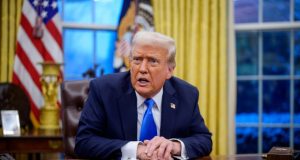 Madaxweyne Trump oo hanjabaad culus u diray kooxaha burcad badeedda Soomaalida