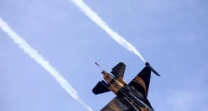 Diyaarada F16 ee dhowaan Turkigu keenay oo saakay iyagoo jawi hoose ku duulaya lagu arkay hawada Muqdisho