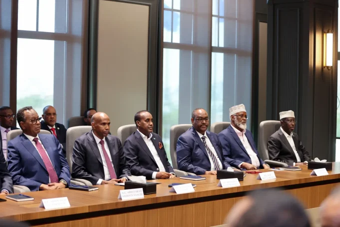 DEG DEG: Shirkii Villa Somalia oo fashilmay iyo Axmed Madoobe oo ka dhoofay Muqdisho