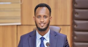 Wasiirka Warfaafinta Jubbaland “Deni iyo Axmed Madoobe kuma qasbana inay tagaan Villa Soomaaliya”