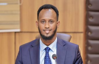 Wasiirka Warfaafinta Jubbaland “Deni iyo Axmed Madoobe kuma qasbana inay tagaan Villa Soomaaliya”