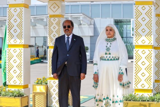 Madaxweyne Xasan Sheikh oo gaaray Addis Ababa si uu uga qeyb galo shir madaxeedka 39aad ee Midowga Afrika