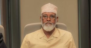 Axmed Madoobe oo ka tagay Muqdisho kadib fashilka wadaxaajoodyada dowladda iyo mucaaradka