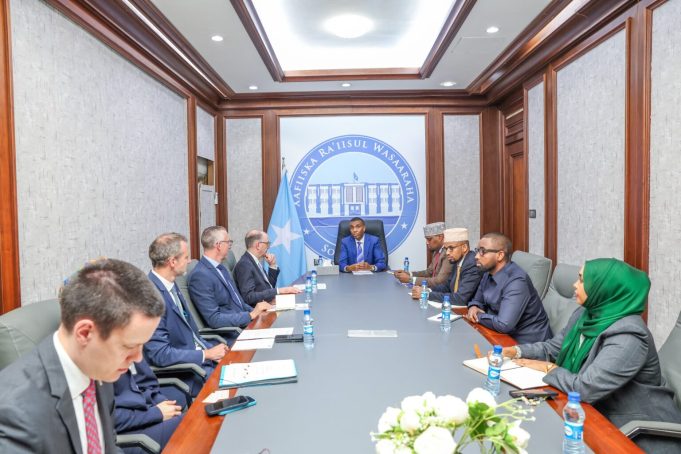 Ra’iisul Wasaare Xamsa oo Xafiiskiisa ku Qaabilay Wafdi ka socda Dowladda Jarmalka