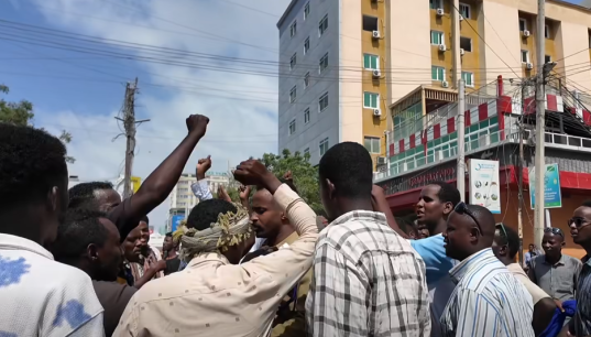 Darawallada Bajaajta oo ka mudaharaaday qiimaha shidaalka ee Muqdisho