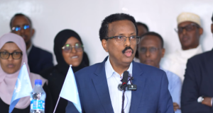 Farmaajo oo Digniin adag u diray Madaxweyne Xasan Sheekh