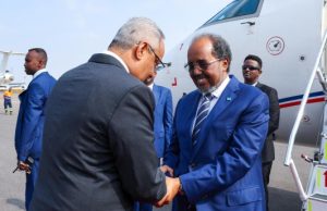 Madaxweyne Xasan Sheekh oo u ambabaxay Jabuuti